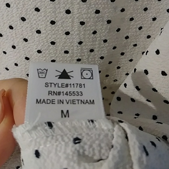 #5 W5 Polka dots blouse with flare sleeves. Size: Medium (M) - Picture 6 of 6